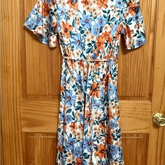 Floral Maxi Dress Women’s like new beautiful long floral satin dress size small - Picture 3 of 8